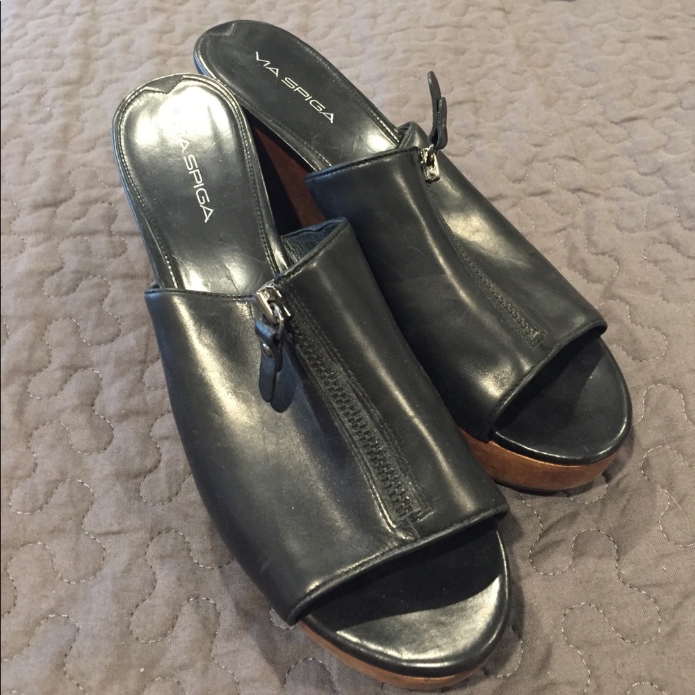 Via Spiga cute black leather clogs!
